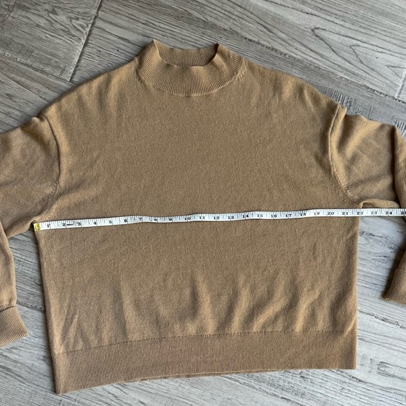Everlane The Cashmere Crop Mockneck In Camel/Tan Relaxed Look Cozy Soft SZ M - Picture 7 of 12